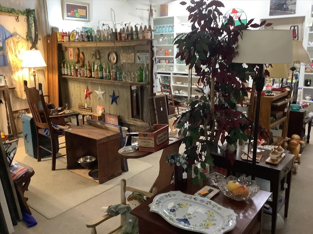 Hartford City Antiques Emporium | 106 N Jefferson St, Hartford City, IN 47348, USA | Phone: (765) 330-4083