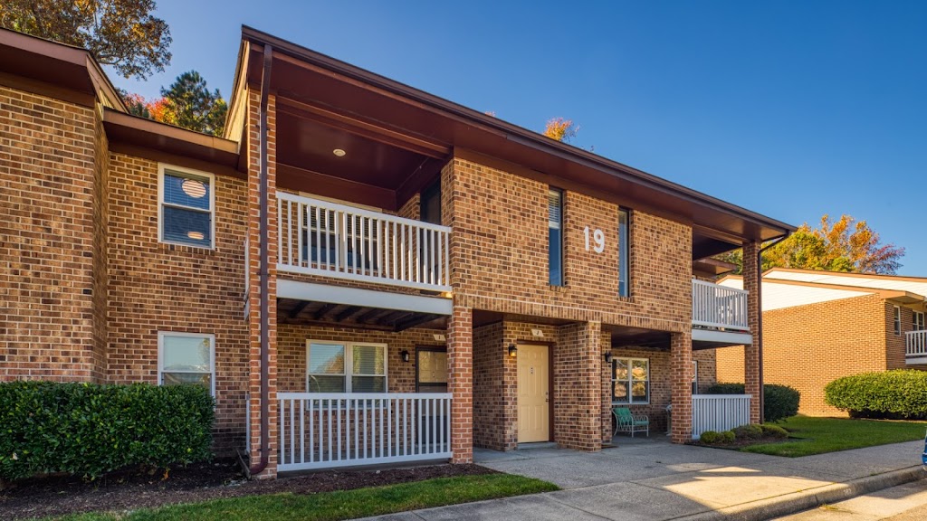 Poquoson Place Apartments | 18 Belles Cove Dr Apt. L, Poquoson, VA 23662, USA | Phone: (757) 996-5815