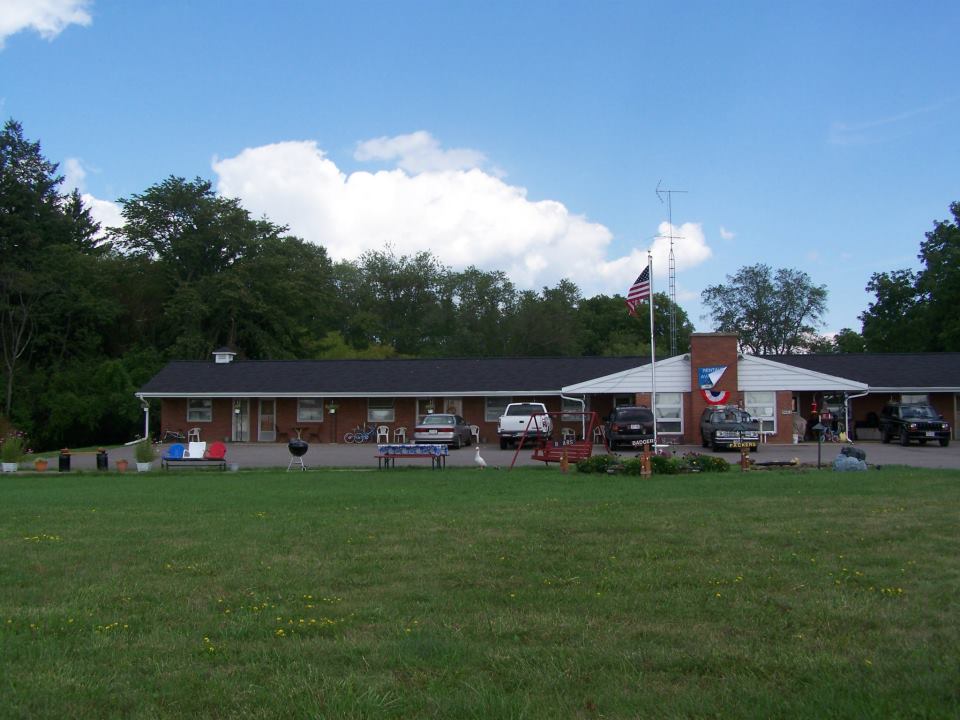 Highlander Motel | S5230 WI-136, Baraboo, WI 53913, USA | Phone: (608) 213-3015