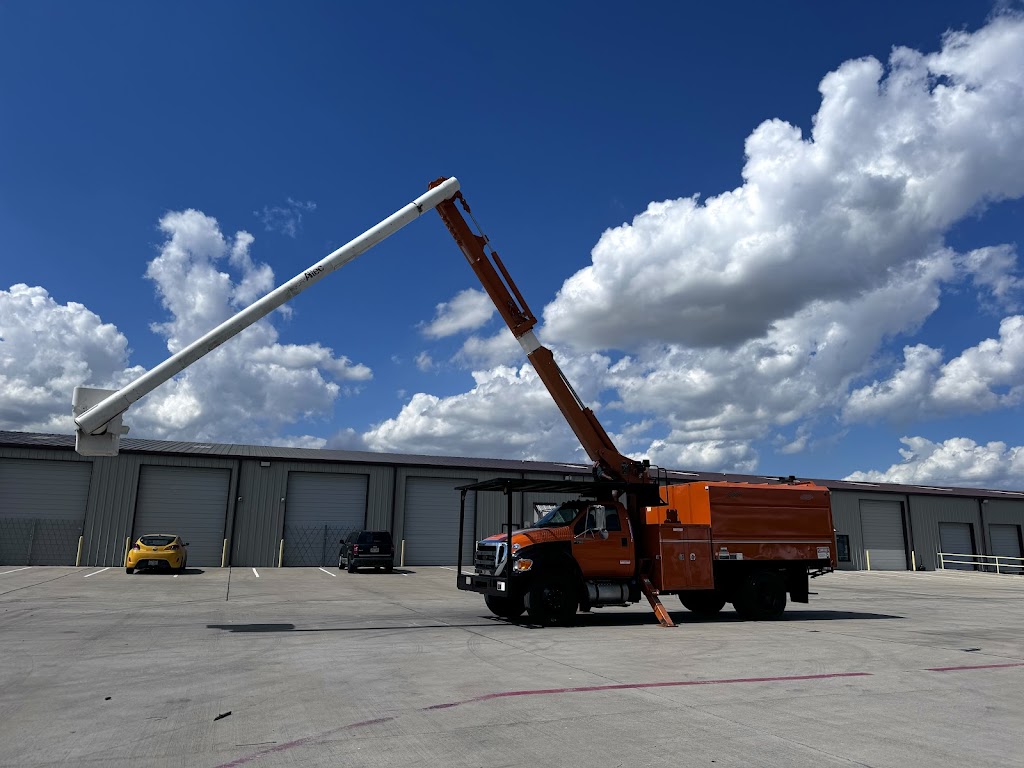 Lone Star Bucket Trucks | 1943 Golden Heights Rd, Fort Worth, TX 76177, USA | Phone: (972) 765-7819