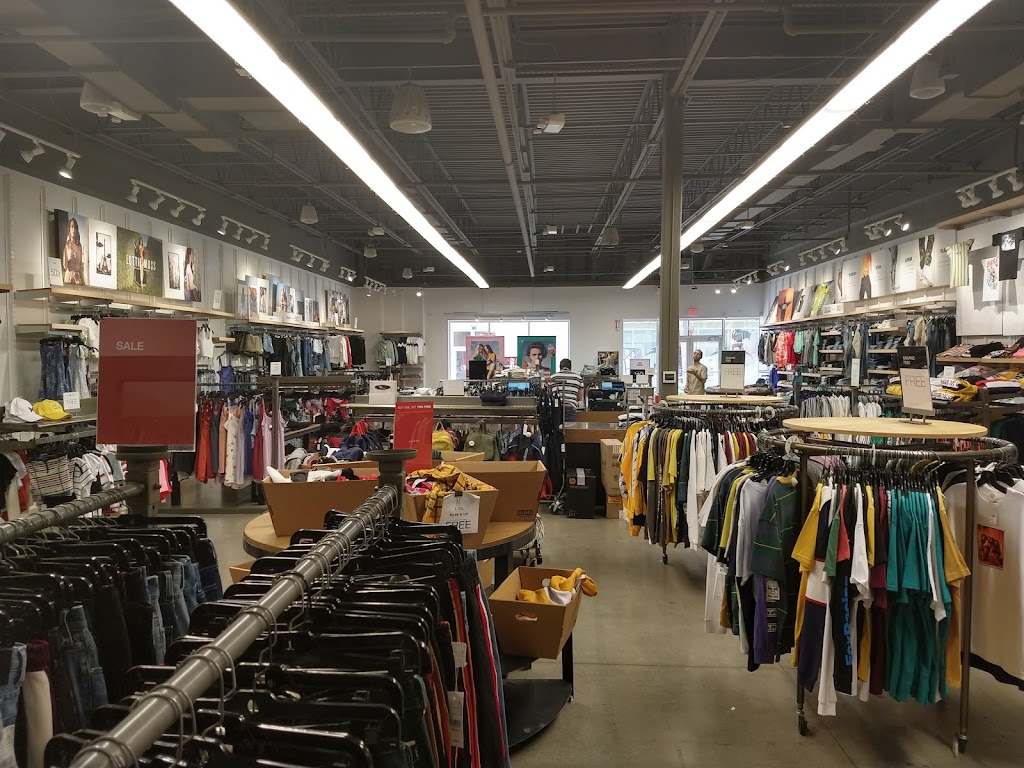 PacSun - 5885 Gulf Fwy, Texas City, TX 77591