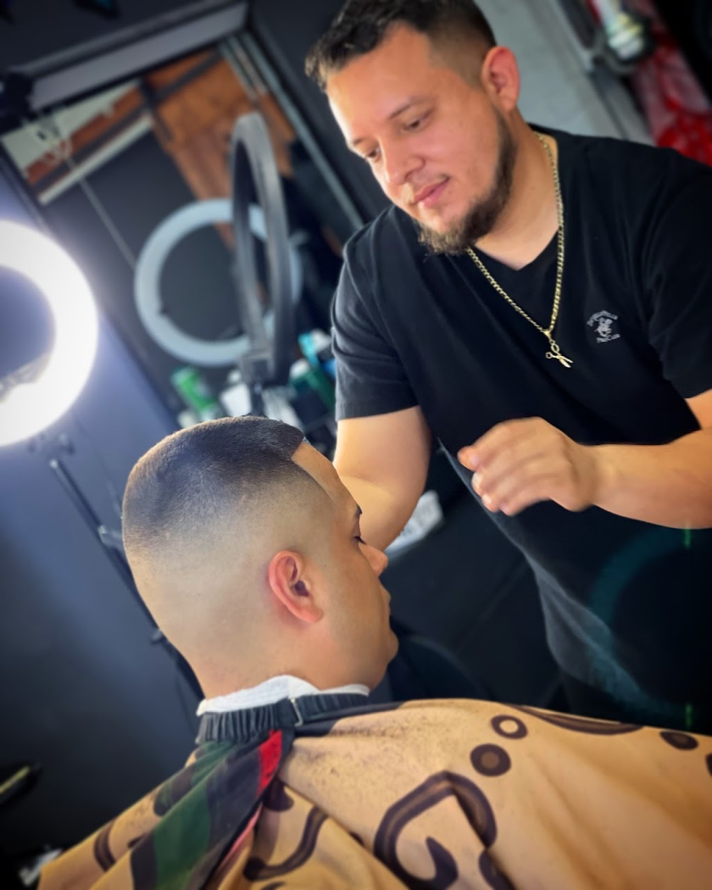 Jd cuts | 9111 Cypress Creek Pkwy SuitD, Houston, TX 77070, USA | Phone: (281) 653-9338