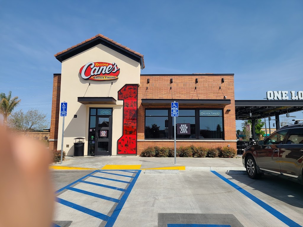 Raising Canes Chicken Fingers | 2370 W Kettleman Ln, Lodi, CA 95242, USA | Phone: (209) 307-9957