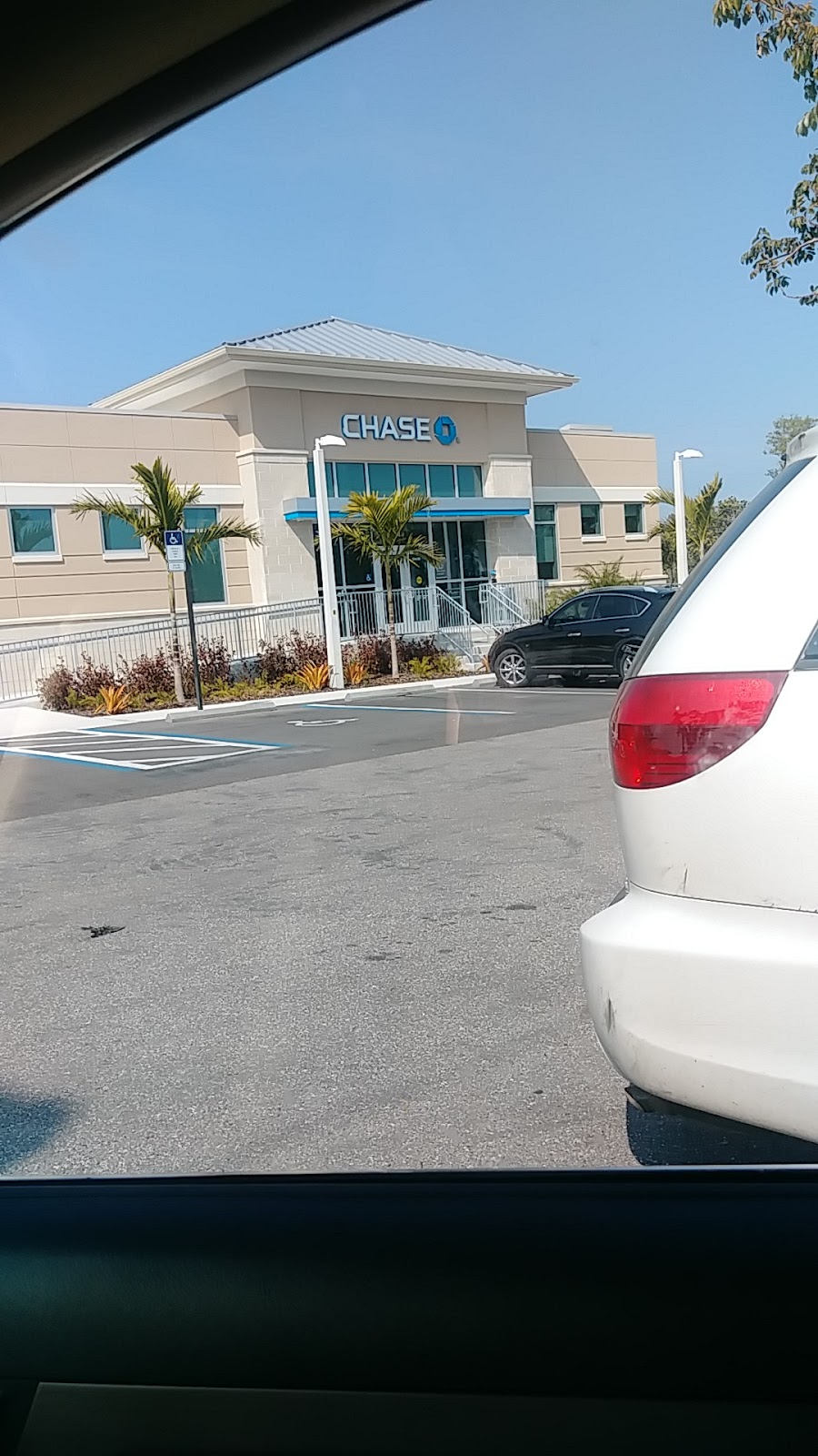 Avenue of the Flowers Town Plaza | 525 Bay Isles Pkwy, Longboat Key, FL 34228, USA | Phone: (941) 383-2471