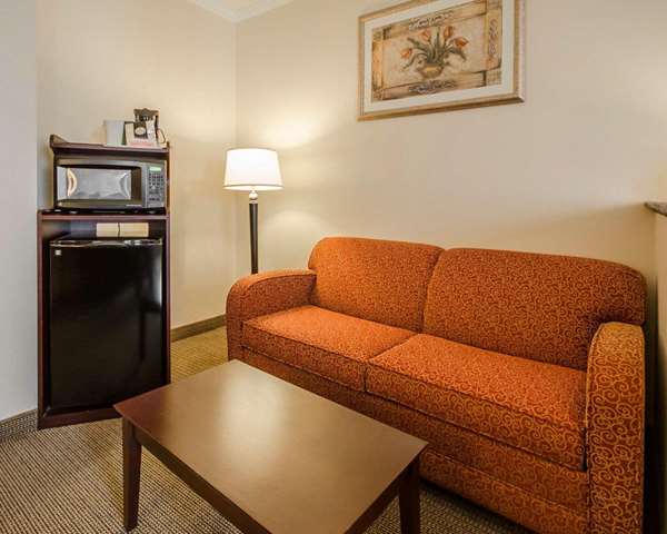 Quality Suites | 360 Eastern Blvd, Jeffersonville, IN 47130, USA | Phone: (812) 282-2100