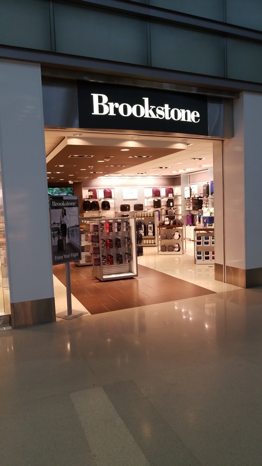 Brookstone | 2507 Worldgateway Pl, Detroit, MI 48242, USA | Phone: (800) 846-3000