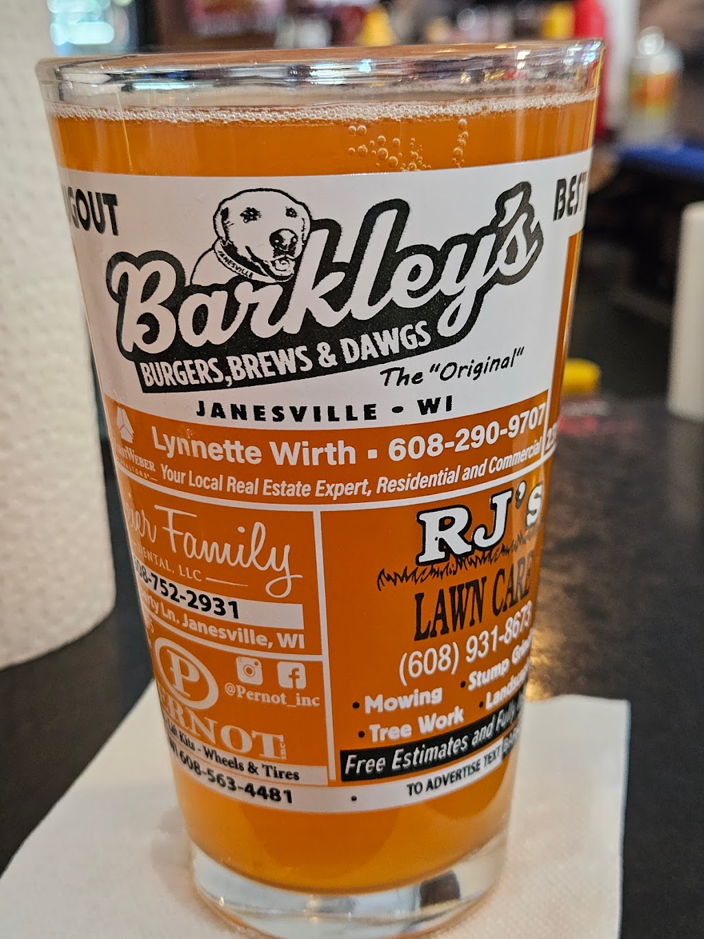 Barkleys Burgers, Brews & Dawgs | 2710 W Court St, Janesville, WI 53548, USA | Phone: (608) 563-4481