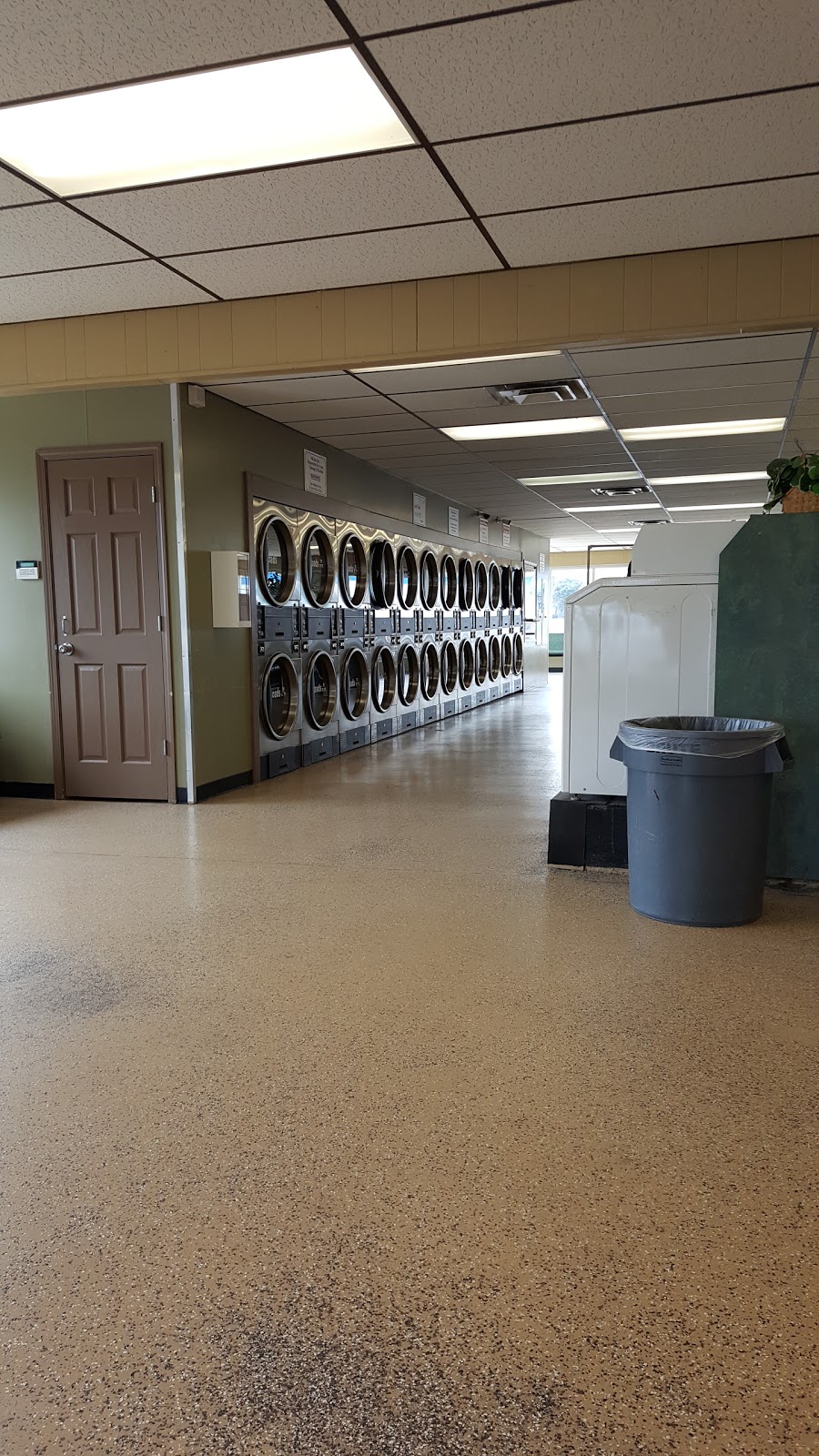 Giant Wash Coin Laundry | 401 1st Ave W, Shakopee, MN 55379, USA | Phone: (612) 208-3451