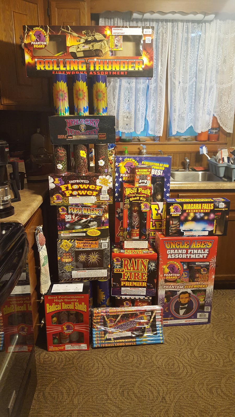 Phantom Fireworks of Mansfield | 2834 Crider Rd, Mansfield, OH 44903, USA | Phone: (419) 589-2264