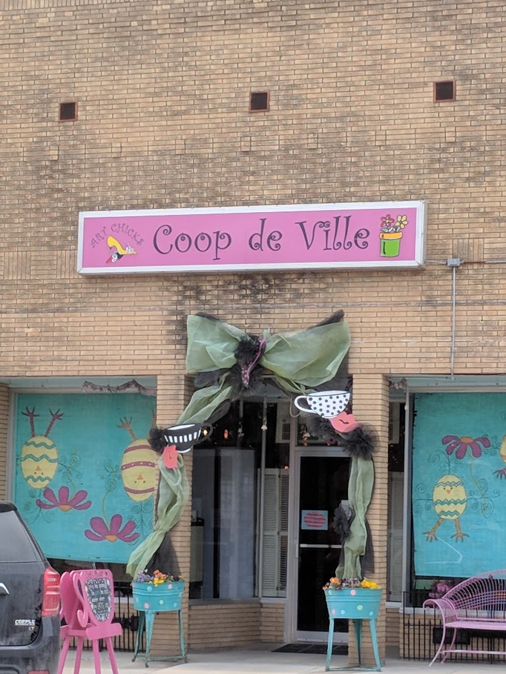 Coop De Ville | 209 Main St, Louisville, NE 68037, USA | Phone: (402) 234-2717