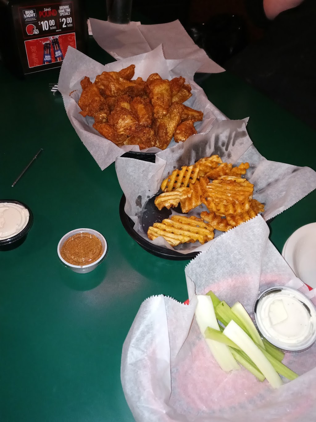 Wing Warehouse | 4165 Wyoga Lake Rd, Cuyahoga Falls, OH 44224 | Phone: (330) 929-7100