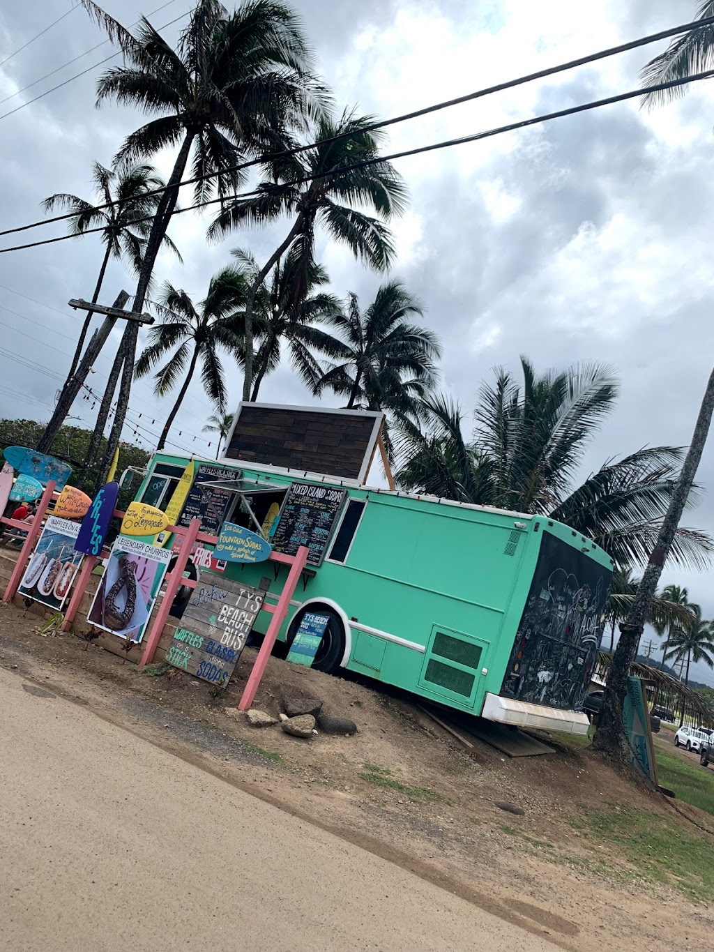 Tys Beach Bus | 56-565 Kamehameha Hwy, Kahuku, HI 96731, USA | Phone: (808) 796-9235