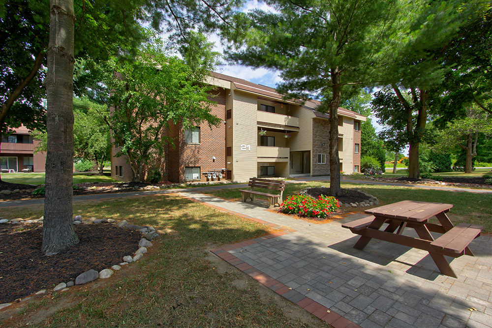 Hollandale Apartments | 2 Hollandale Ln, Clifton Park, NY 12065, USA | Phone: (518) 371-4737
