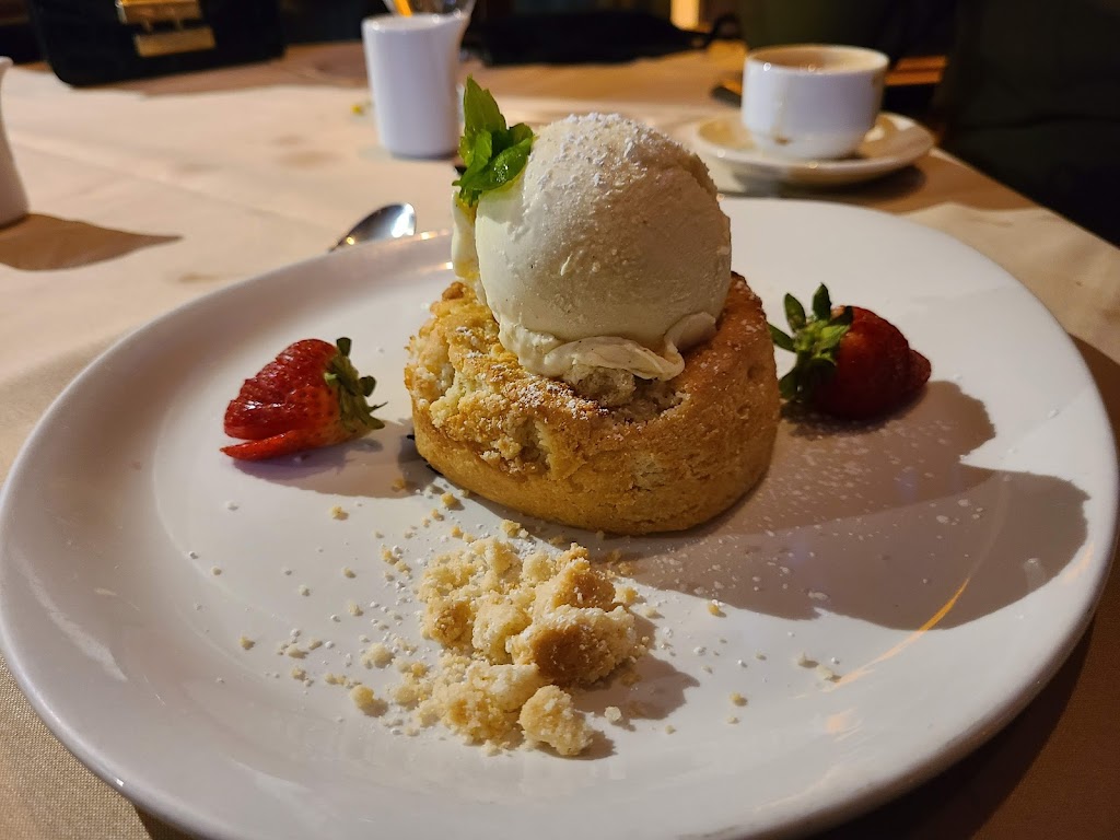 Queensview Steakhouse | 435 Shoreline Village Drive, Long Beach, CA 90802, USA | Phone: (562) 432-6500