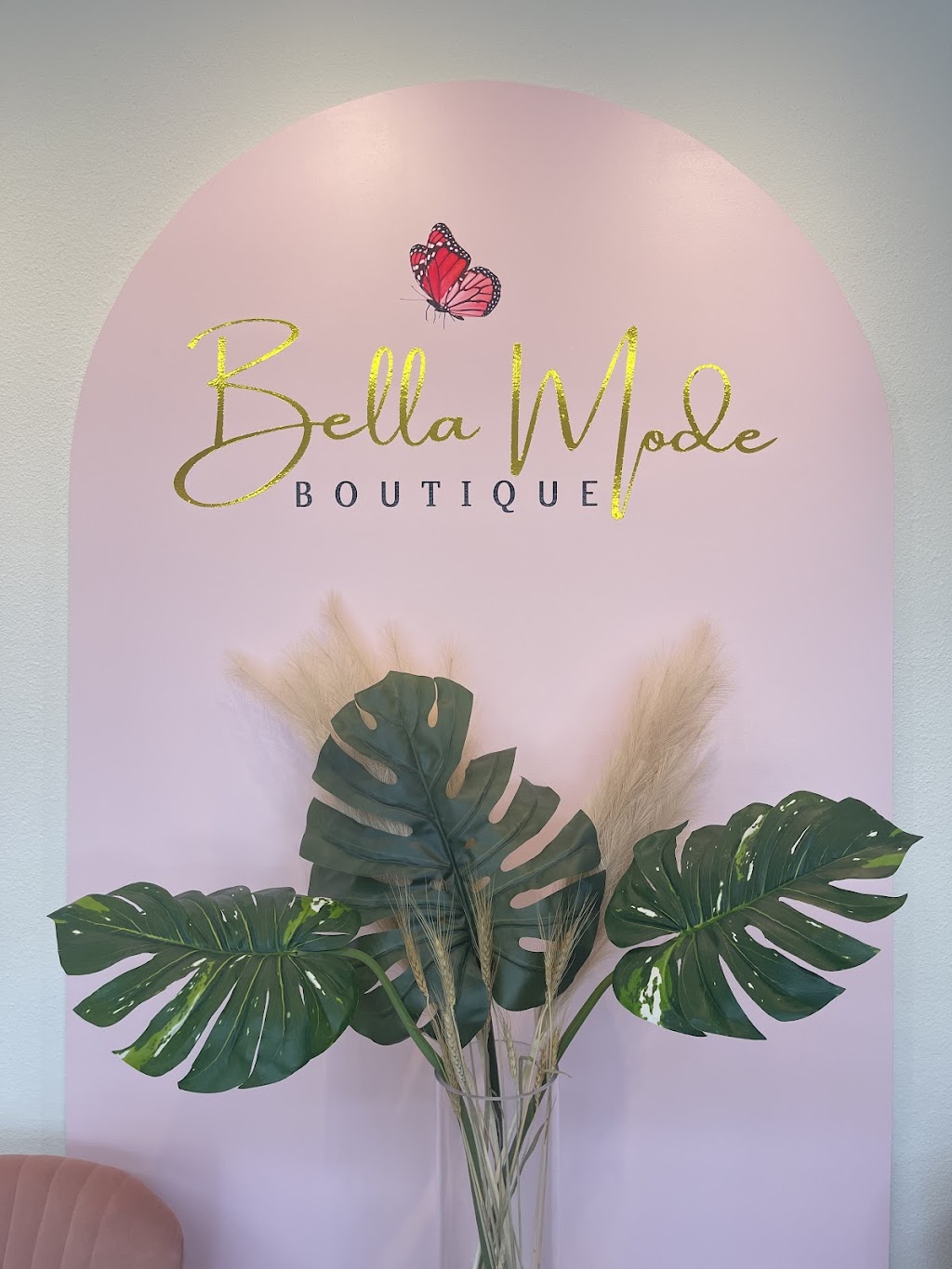 Bella Mode Boutique | 31895 Mission Trail, Lake Elsinore, CA 92530, USA | Phone: (951) 746-0121