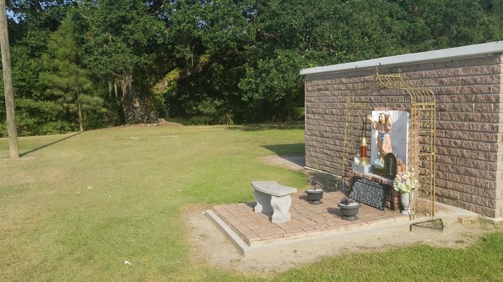 Our Lady of the Lake Cemetery | 1039 Catahoula Park Rd, St Martinville, LA 70582, USA | Phone: (337) 394-4679