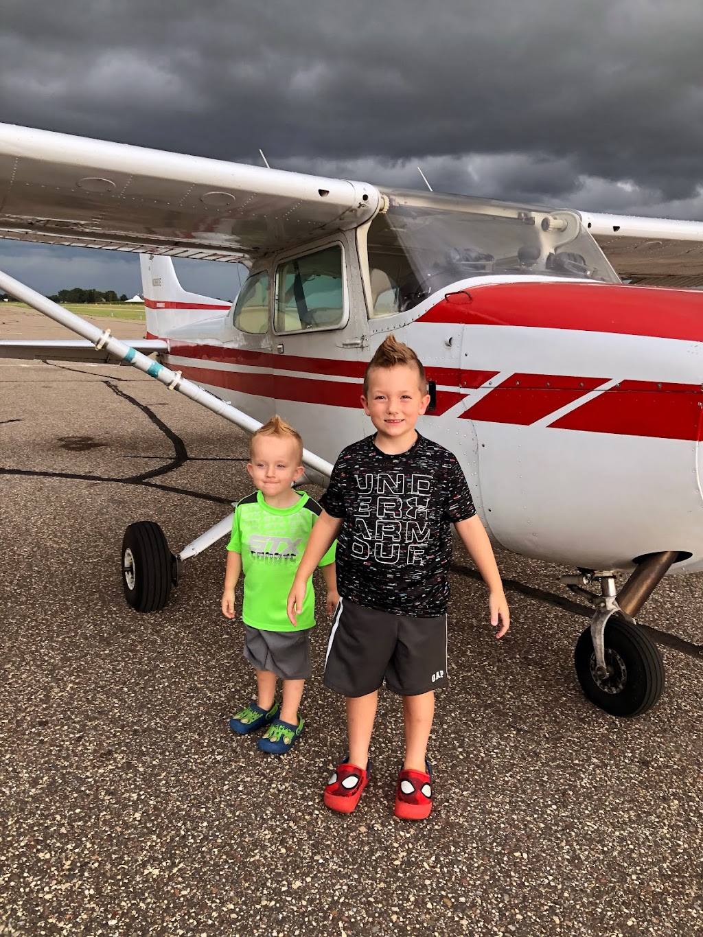 East Metro Jet Center | 625 W Hanger Rd #11-12, New Richmond, WI 54017, USA | Phone: (715) 246-5338