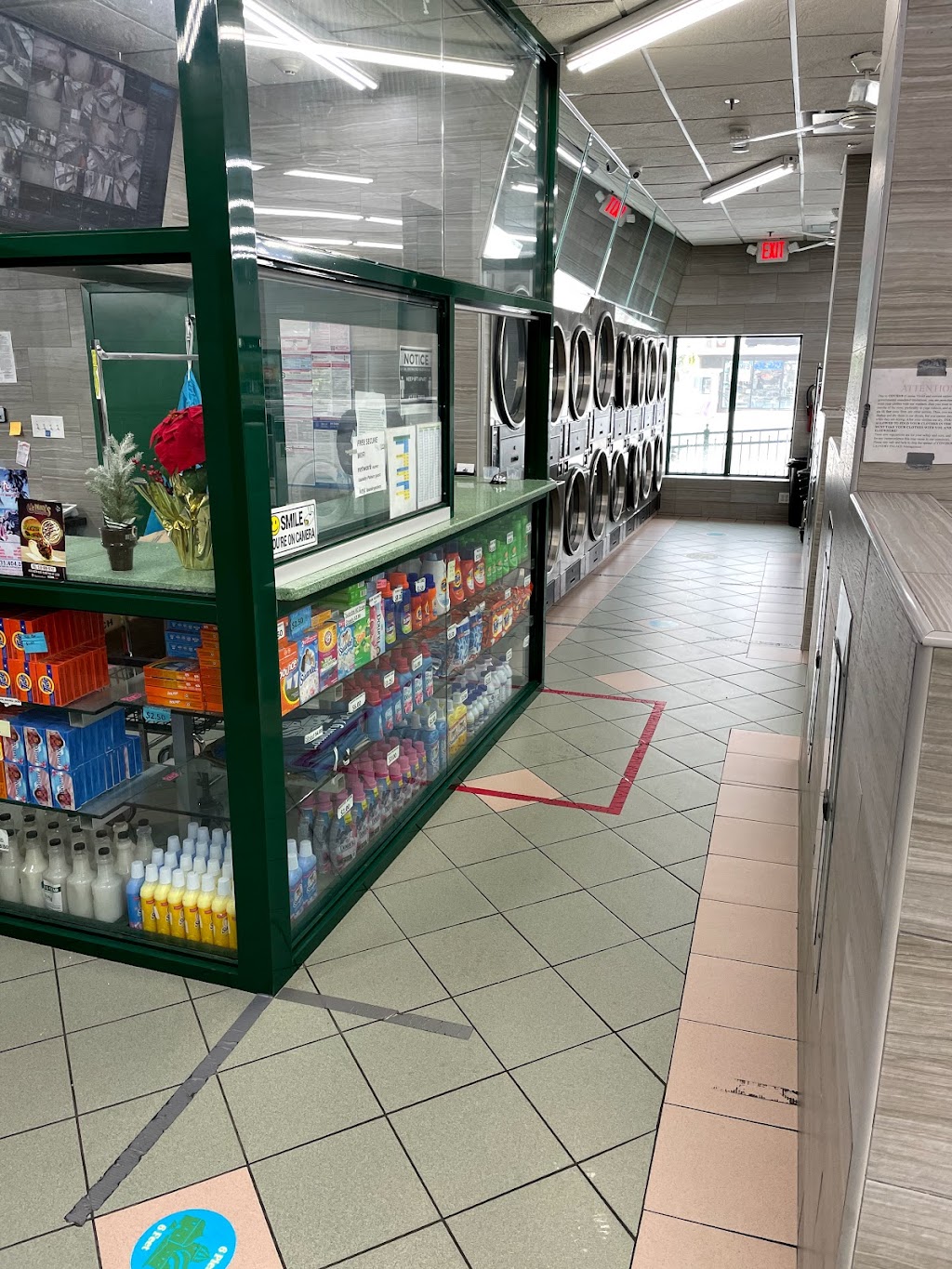 Laundry palace 4160 Austin Blvd, Island Park, NY 11558