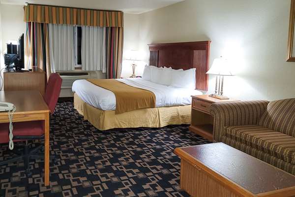 Comfort Inn & Suites | 511 Marschall Rd, Shakopee, MN 55379, USA | Phone: (952) 445-9779