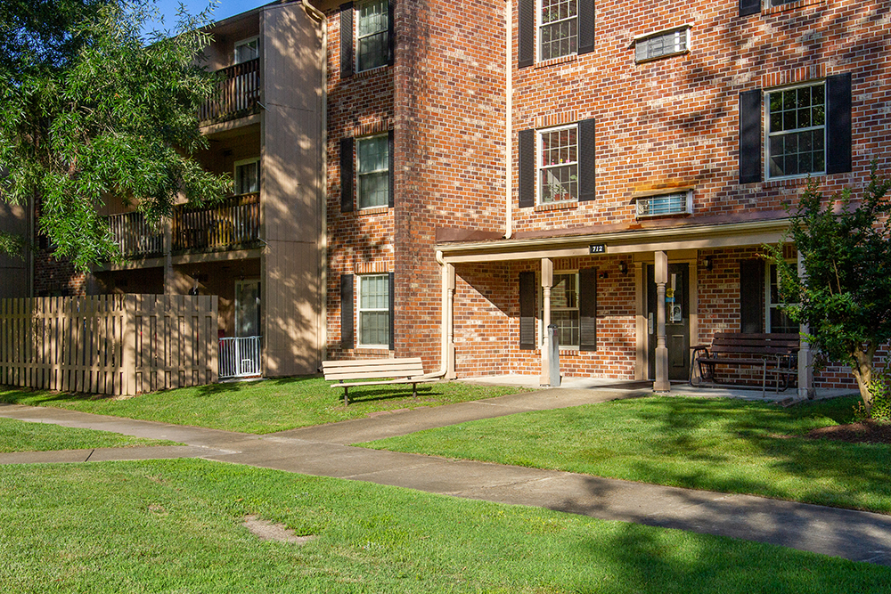 Cambridge Square Apartments of Chesapeake | 704 Gainsborough Ct, Chesapeake, VA 23320, USA | Phone: (757) 547-7119