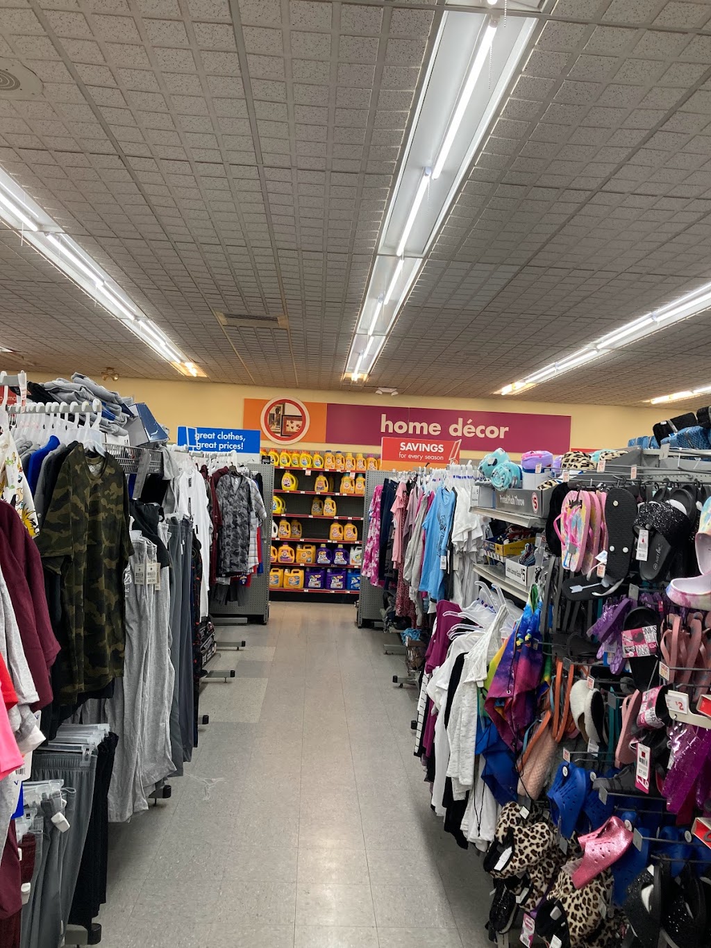 Family Dollar | 5590 State Rd, Parma, OH 44134, USA | Phone: (440) 253-2877