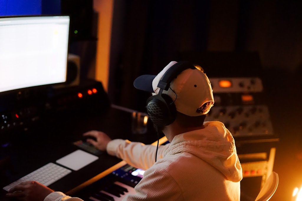 Psalm Tree Recording Studio Sacramento | 1600 Sacramento Inn Wy, Sacramento, CA 95815, USA | Phone: (916) 572-8573