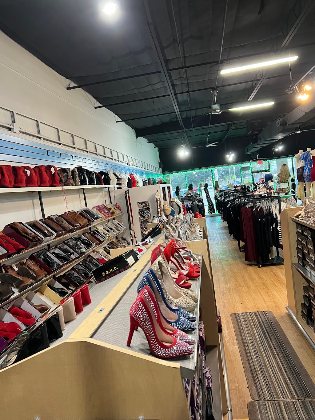 Rubys Fashion | 3342 FM 528 Rd, Friendswood, TX 77546 | Phone: (832) 582-5577