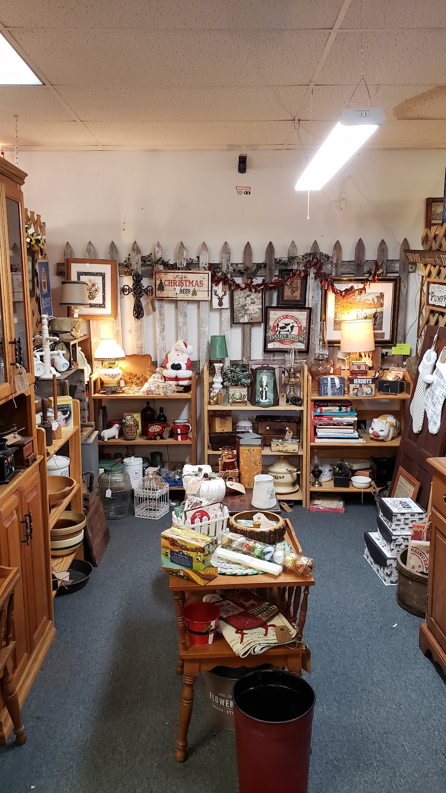 School House Treasures | 3678 NY-30, Broadalbin, NY 12025, USA | Phone: (518) 883-4924