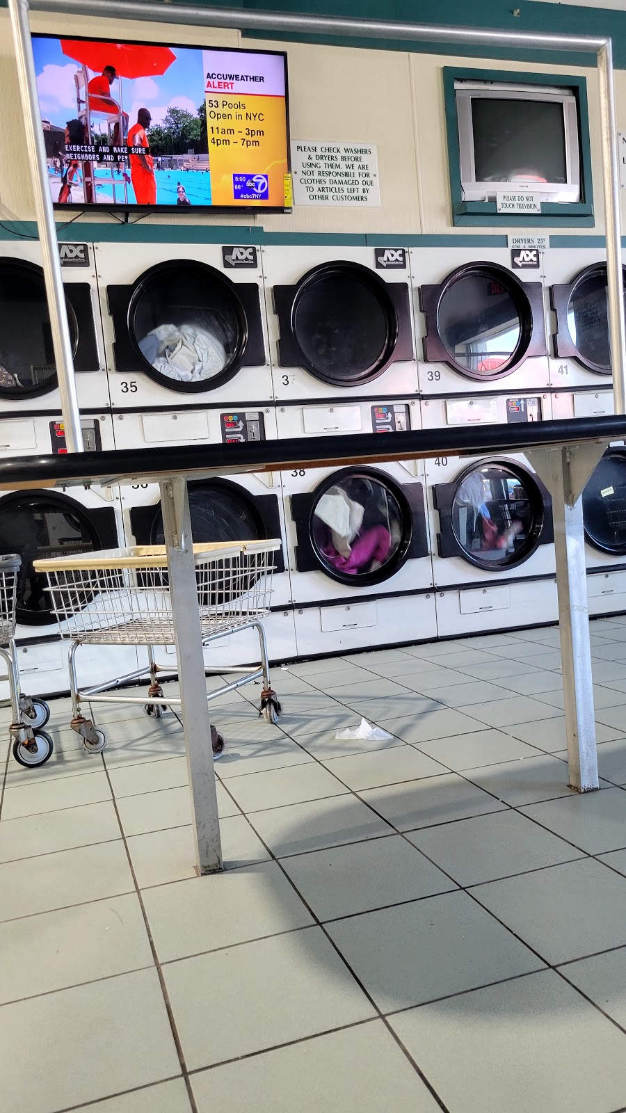 Amityville Laundromat | 720 Broadway, Amityville, NY 11701, USA | Phone: (631) 789-8740