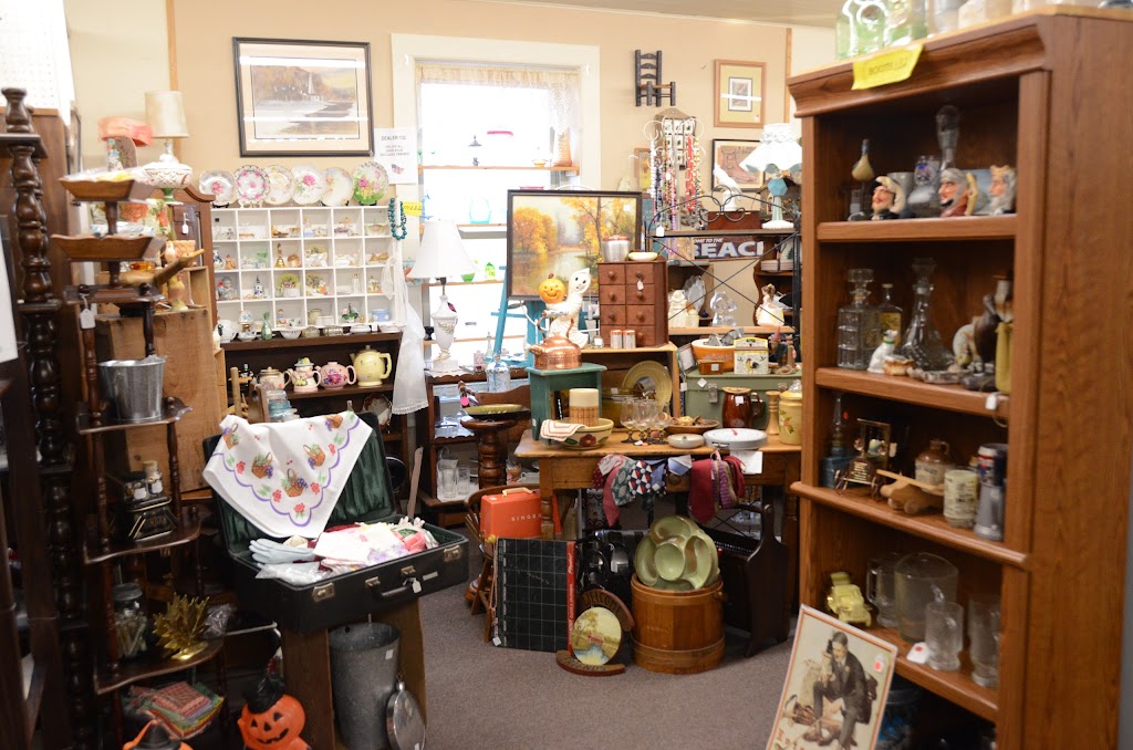 General Store Antique Mall Inc | 1277 Fond Du Lac Ave, Kewaskum, WI 53040, USA | Phone: (262) 626-2885