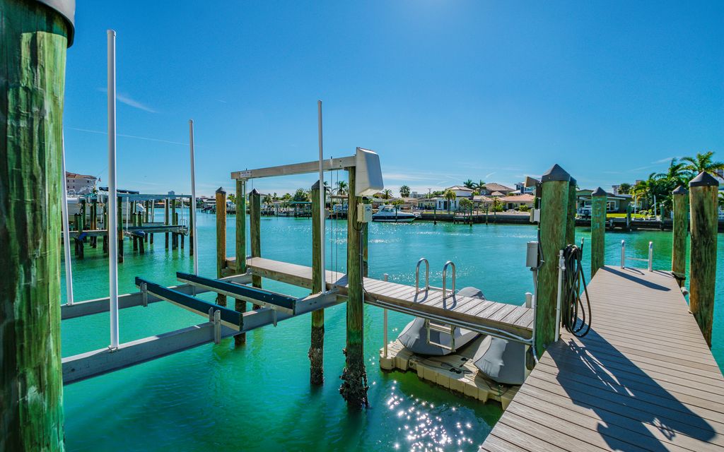 Brightwater Cove Vacation Rental | 145 Brightwater Dr Unit 4, Clearwater Beach, FL 33767, USA | Phone: (727) 386-8636