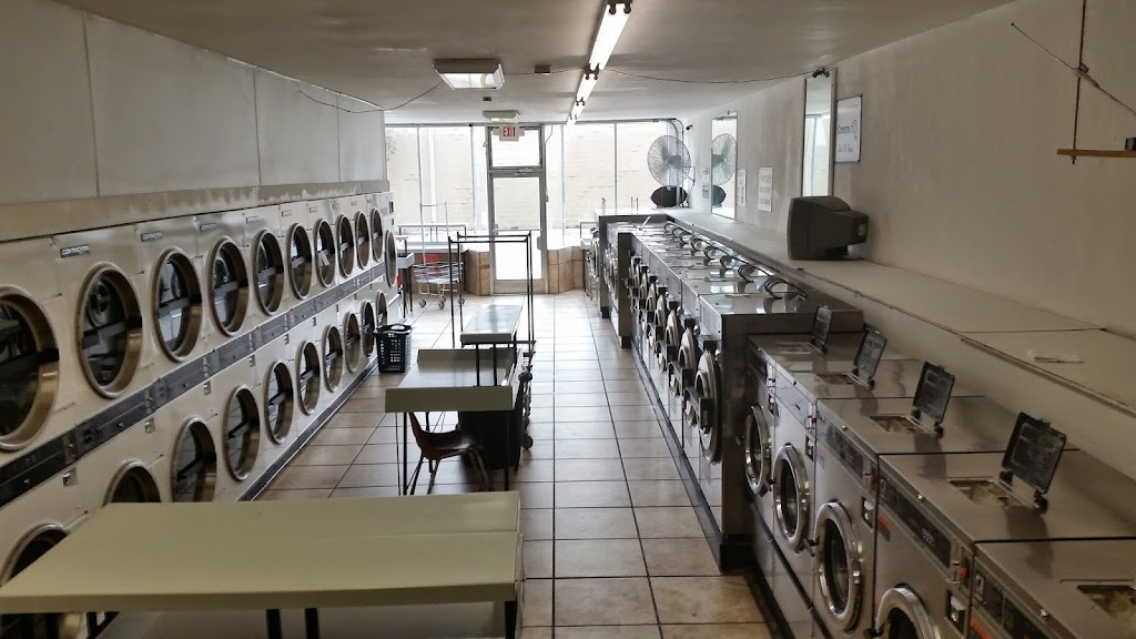 Best Wash Laundromat | 2426 E Broadway, Alton, IL 62002, USA | Phone: (866) 977-3077