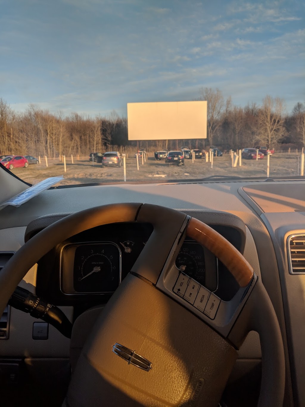 Can-View Drive-In | 1956 RR 20, Fonthill, ON L0S 1E0, Canada | Phone: (905) 892-1155