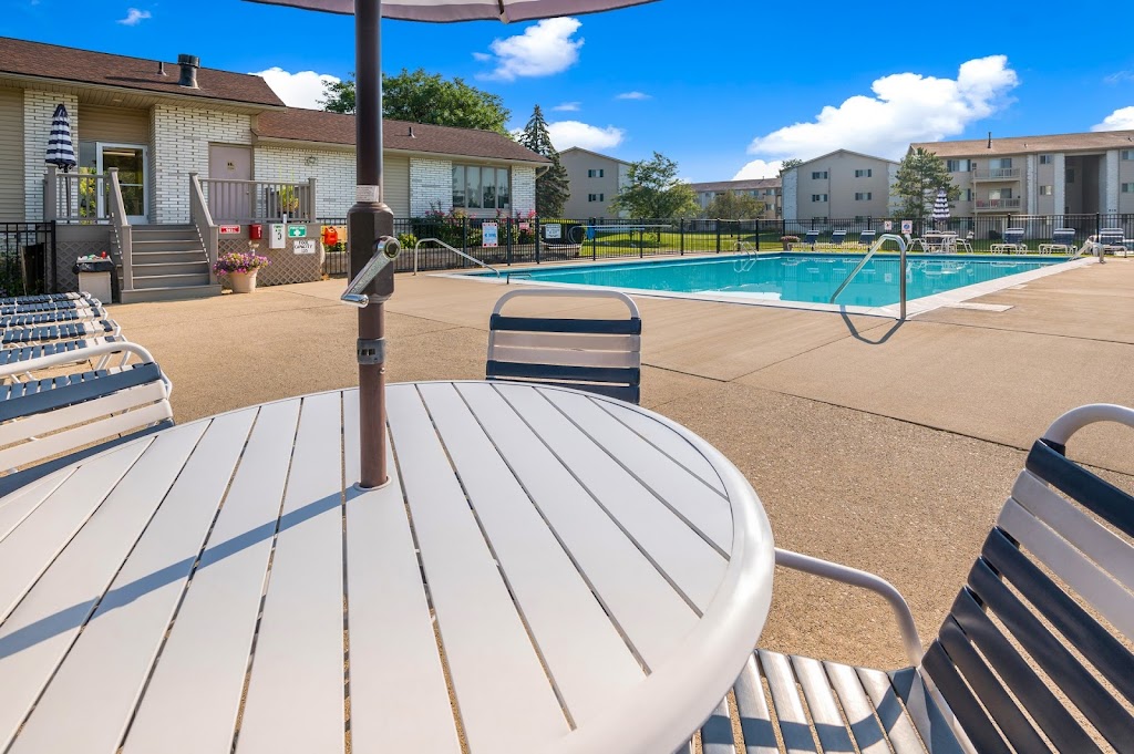 Glengarry Park Apartments | 850 Williamsbury Dr, Waterford Twp, MI 48328, USA | Phone: (248) 481-5417