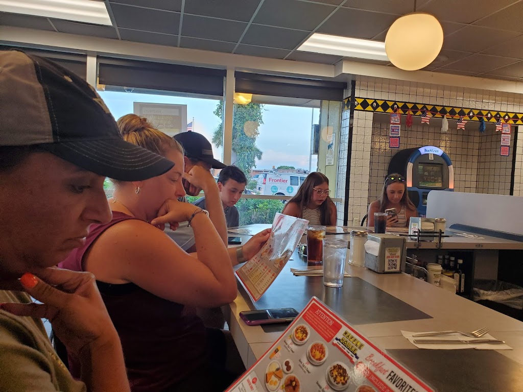 Waffle House | 11185 Gulf Blvd, Treasure Island, FL 33706, USA | Phone: (727) 363-1552