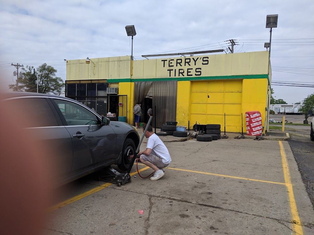 Terrys Tires | 1153 N Perry St, Pontiac, MI 48340 | Phone: (248) 332-5460