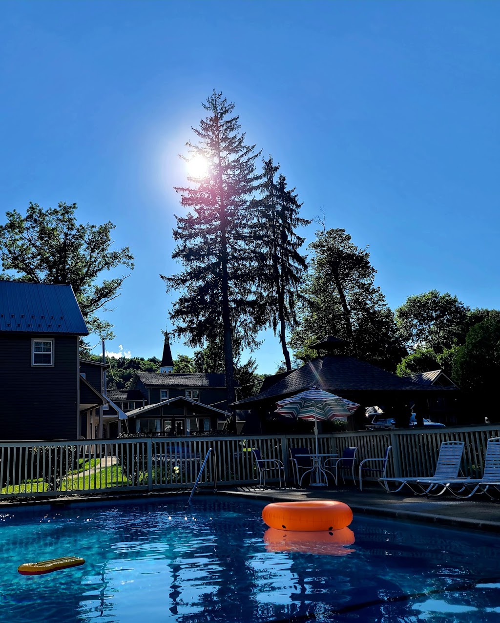 Edelweiss Lodge | 29 Jefferson St, Ellicottville, NY 14731, USA | Phone: (716) 699-2734