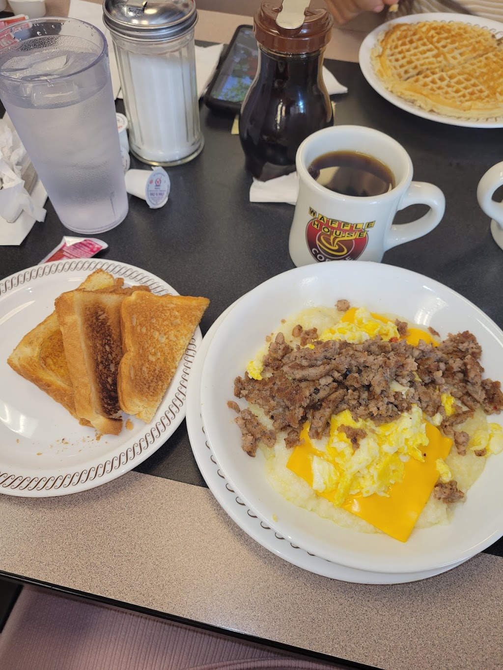 Waffle House | 7025 Dunbarton Dr, Horn Lake, MS 38637, USA | Phone: (662) 393-1499