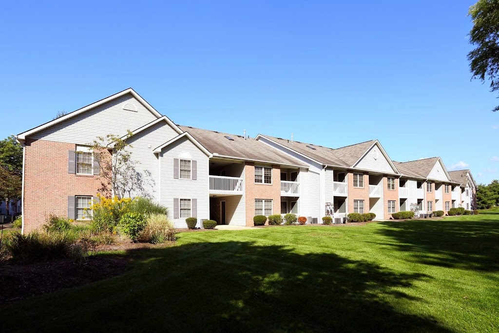 Yorkshire Woods Apartments and Townhomes | 1305 Buckingham Gate Blvd, Cuyahoga Falls, OH 44221, USA | Phone: (330) 928-4949