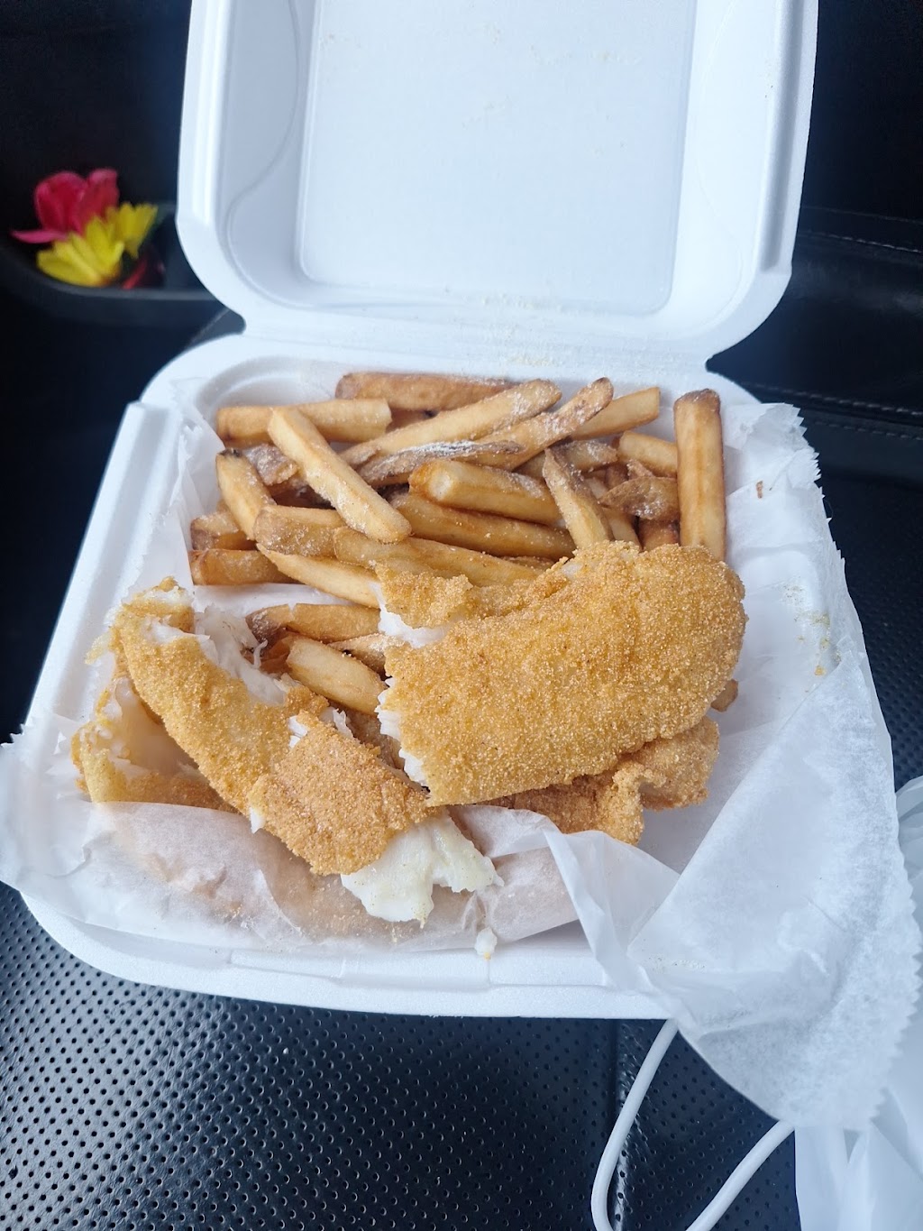 Sharks Fish & Chicken | 1616 W Third St, Dayton, OH 45402, USA | Phone: (937) 224-1300