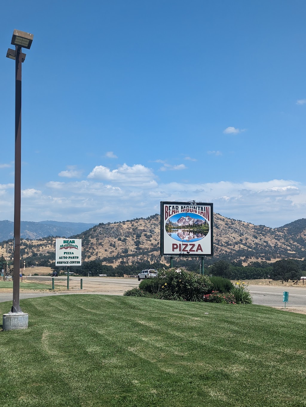 Bear Mountain Pizza | 31074 E Kings Canyon Rd, Yokuts Valley, CA 93675, USA | Phone: (559) 332-9696