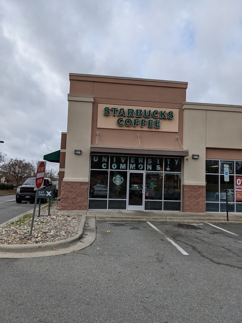 Starbucks | University Commons, 1447 University Dr, Burlington, NC 27215, USA | Phone: (336) 584-6795