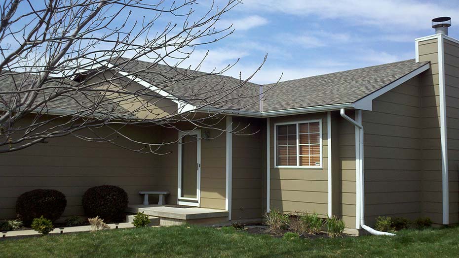 Guaranteed Roofing | 702 N Covington St, Wichita, KS 67212, USA | Phone: (316) 641-7663