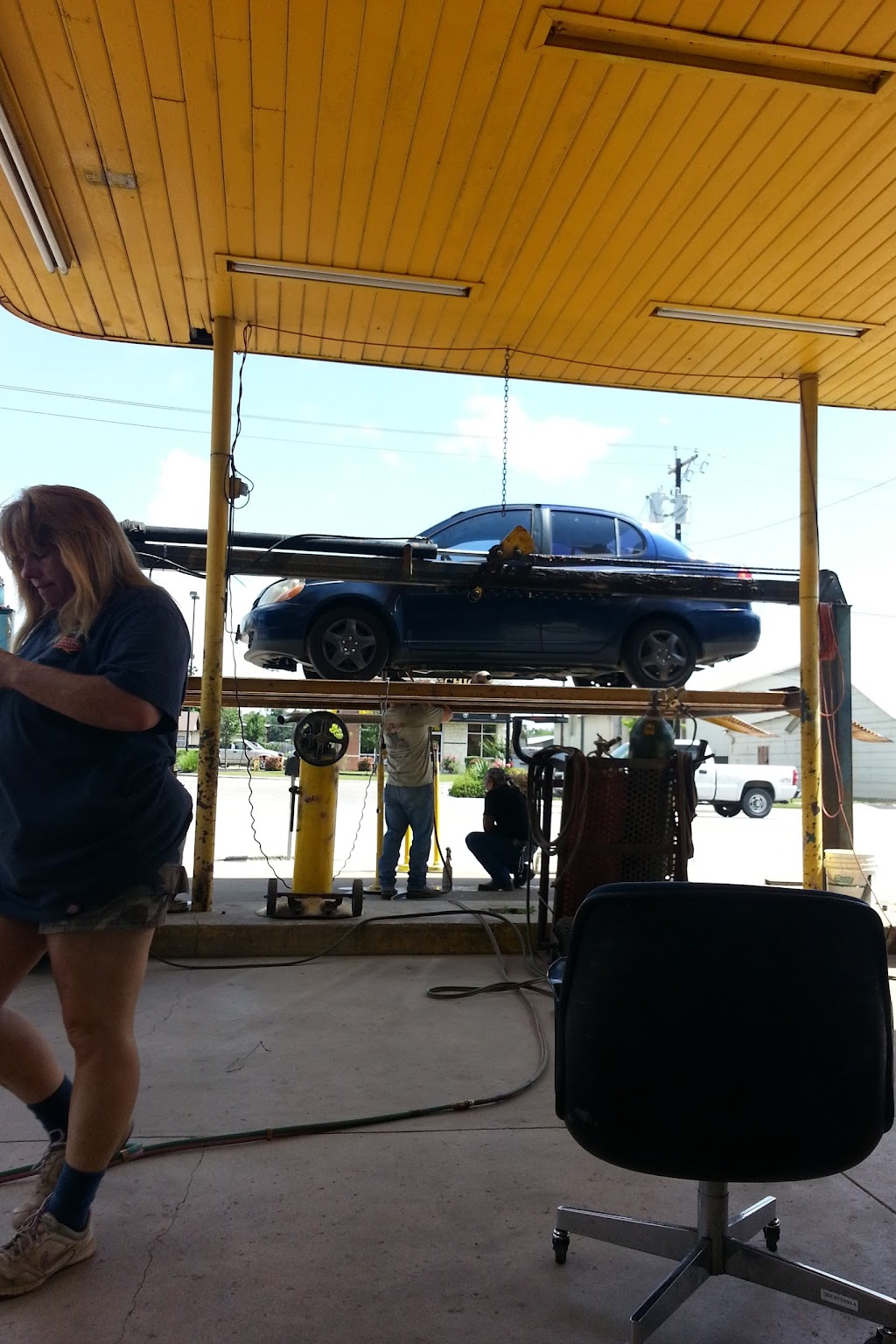 Taylor Muffler Shop | 1617 W 2nd St, Taylor, TX 76574, USA | Phone: (512) 352-3305