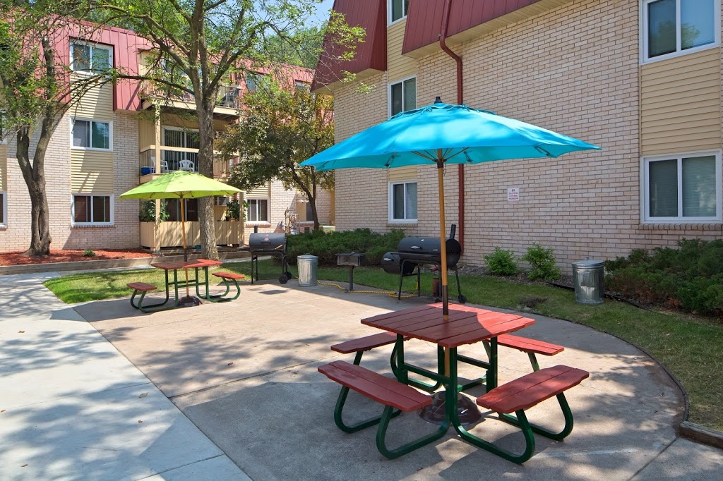 Lamplighter Village Apartments | 1512 N Woodbridge St, St Paul, MN 55117, USA | Phone: (651) 488-7359