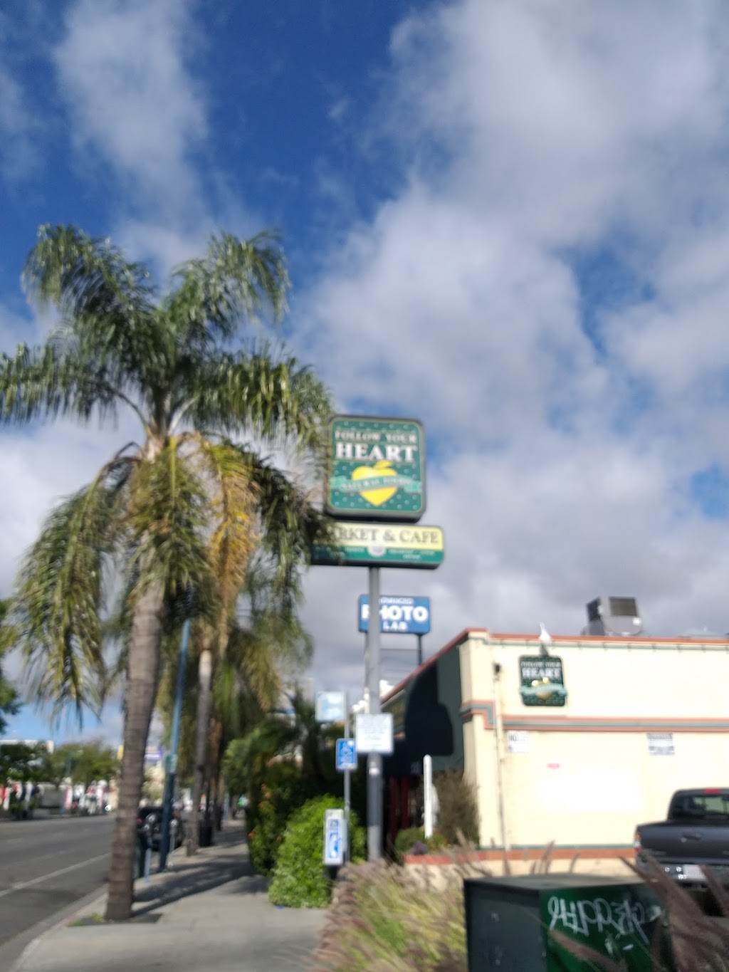 Follow Your Heart Market & Cafe | 21825 Sherman Way, Canoga Park, CA 91303, USA | Phone: (818) 348-3240