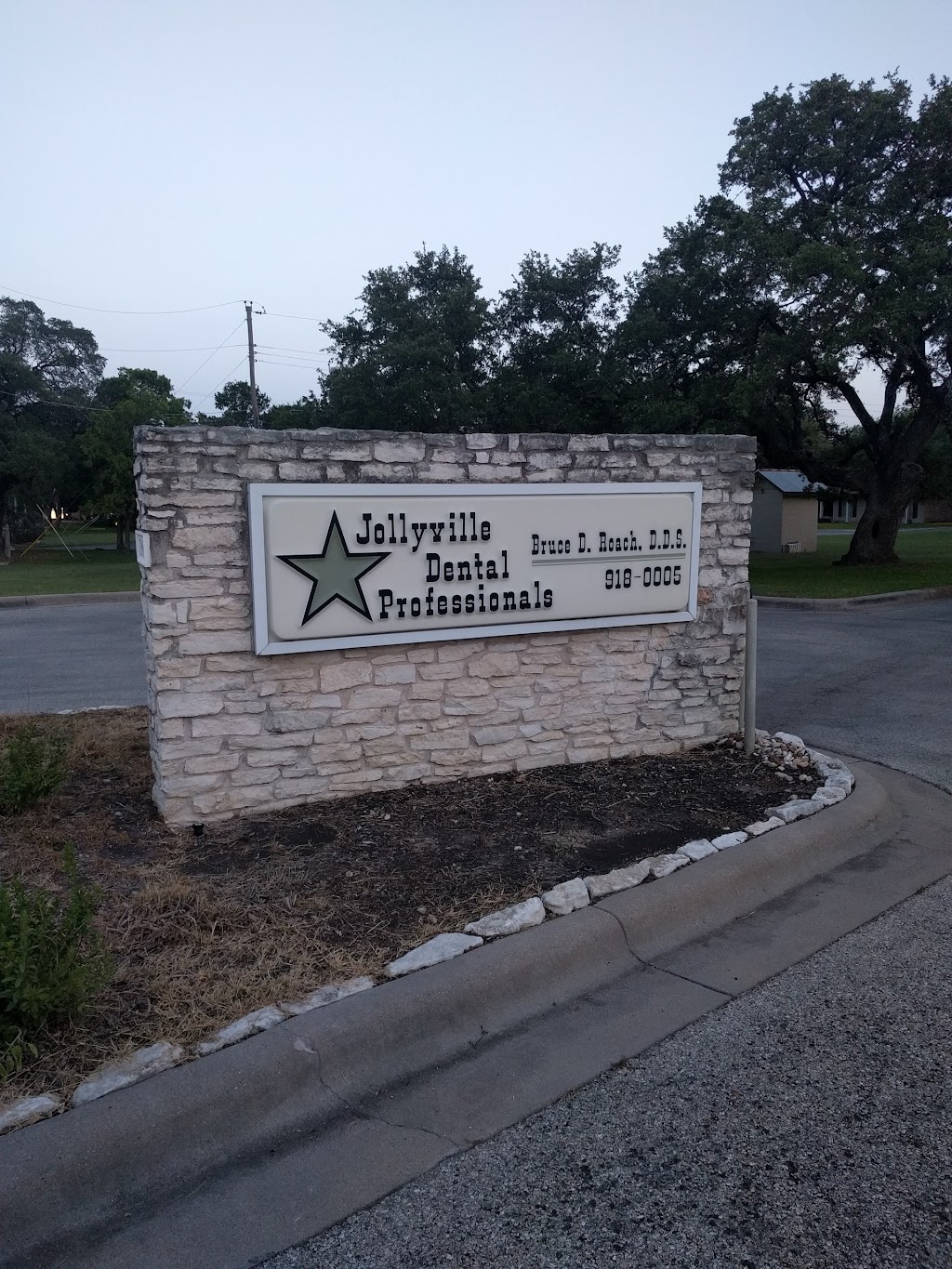 Dr. Bruce D. Roach, DDS | 11672 Jollyville Rd, Austin, TX 78759, USA | Phone: (512) 918-0005