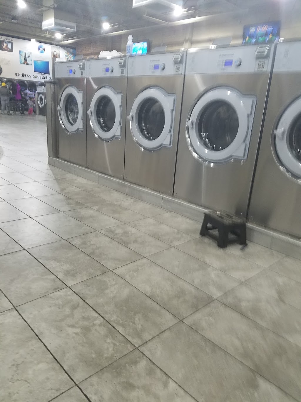 Showcase Laundromat | Chancellor Ave, Newark, NJ 07112, USA | Phone: (973) 415-6628