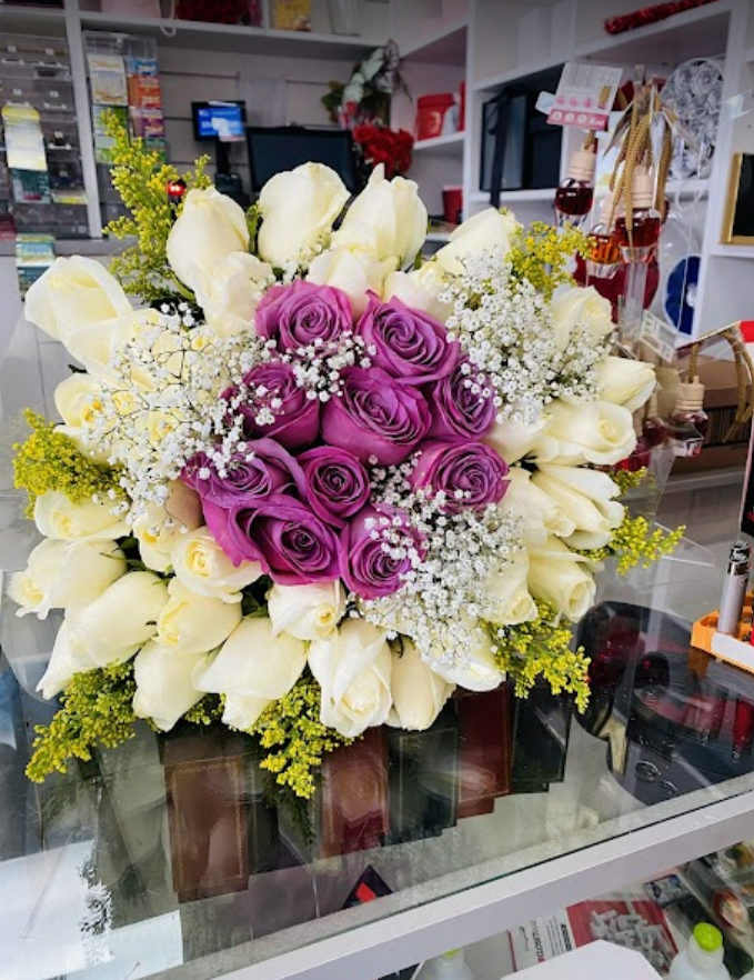 Flores fresca en hialeah floreria Dollar and flowers | 2937 W 12th Ave, Hialeah, FL 33012, USA | Phone: (786) 520-1556