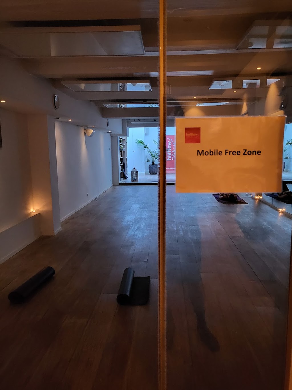 Hot Flow Yoga Jordaan | Prinsengracht 489, 1016 HP Amsterdam, Netherlands | Phone: 06 16243214